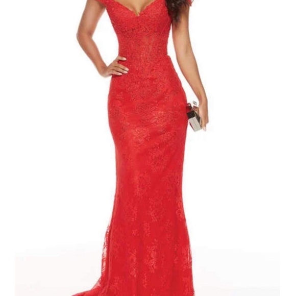 Elegant Red Lace Black Tie Event, Event, petite Formal-Prom Dress - Picture 1 of 17